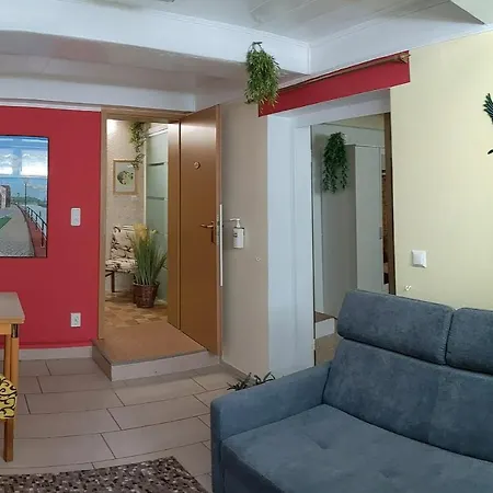 Kleines Ferienappartement, Die Wohlfuehloase Im Souterraine Apartmán *